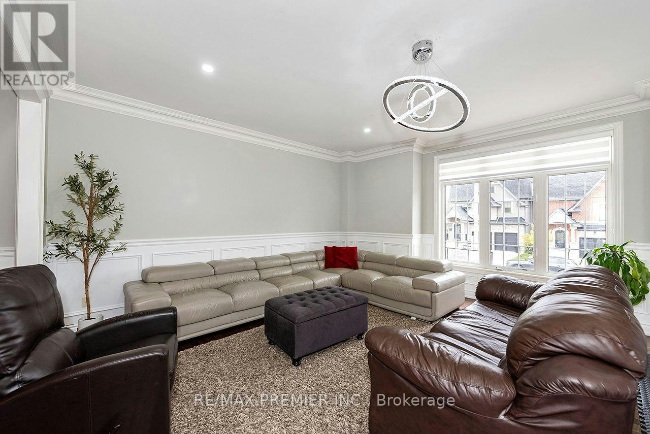 4 George Mckenzie Court, Toronto, ON, M9M 0E1 - 13