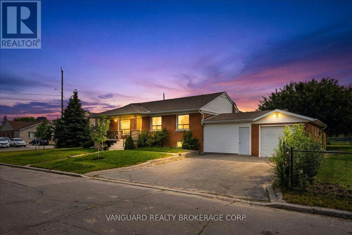 39 Camborne Avenue, Toronto, ON, M3M 2P9