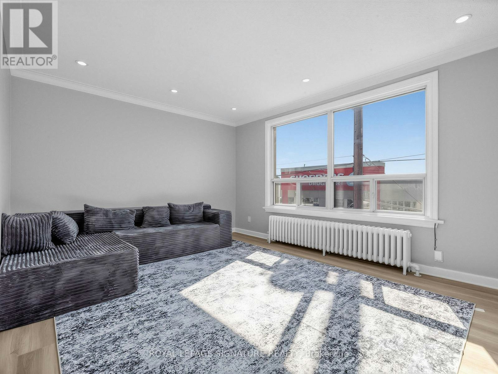 2260 Eglinton Avenue W, Toronto, ON, M6E 2L3 - 4