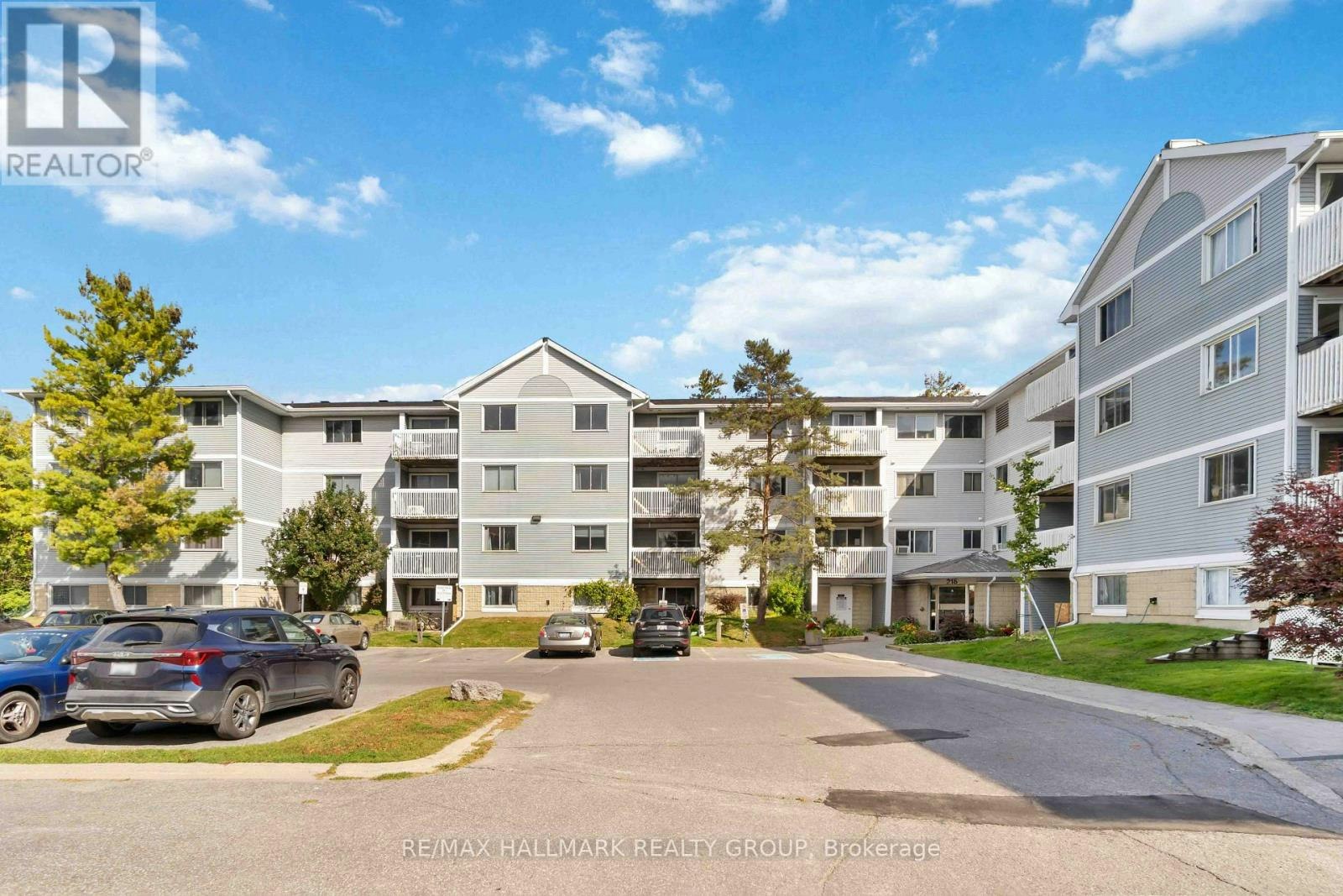 400-218 Viewmount Drive, Ottawa, ON, K2E 7X5
