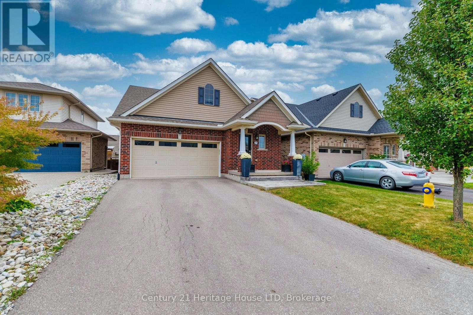 7 Kenmar Court, St. Catharines, ON, L2P 0E4