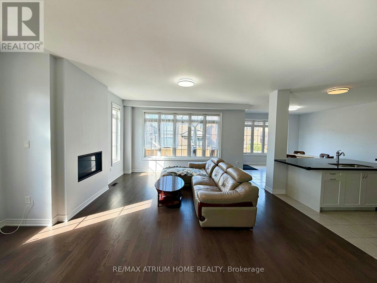 22 Duggan Street, Aurora, ON, L4G 0Y9 - 6