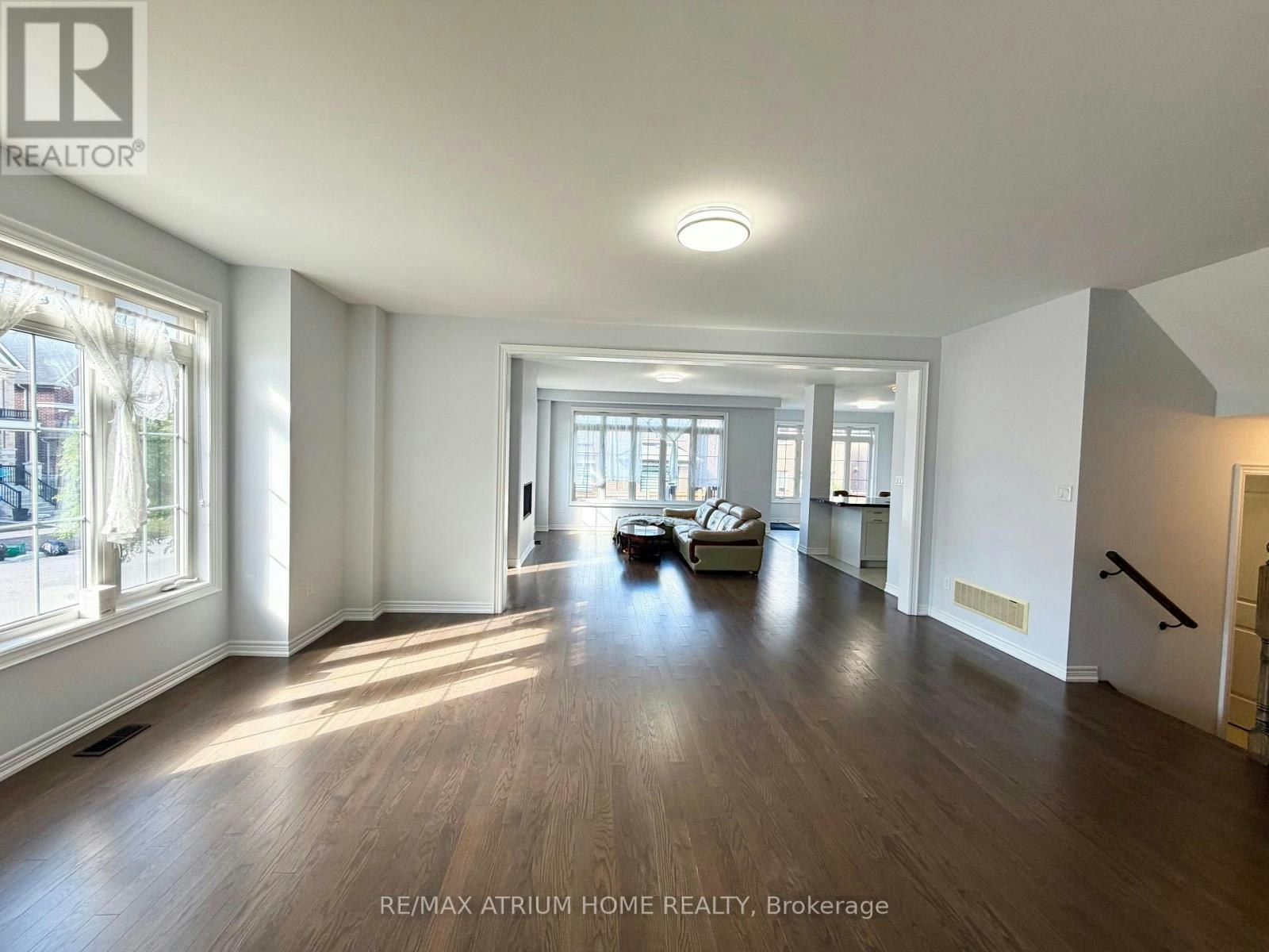 22 Duggan Street, Aurora, ON, L4G 0Y9 - 4