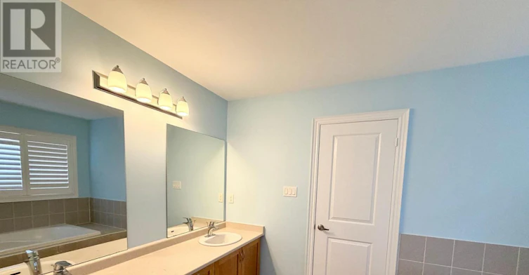 22 Duggan Street, Aurora, ON, L4G 0Y9 - 22