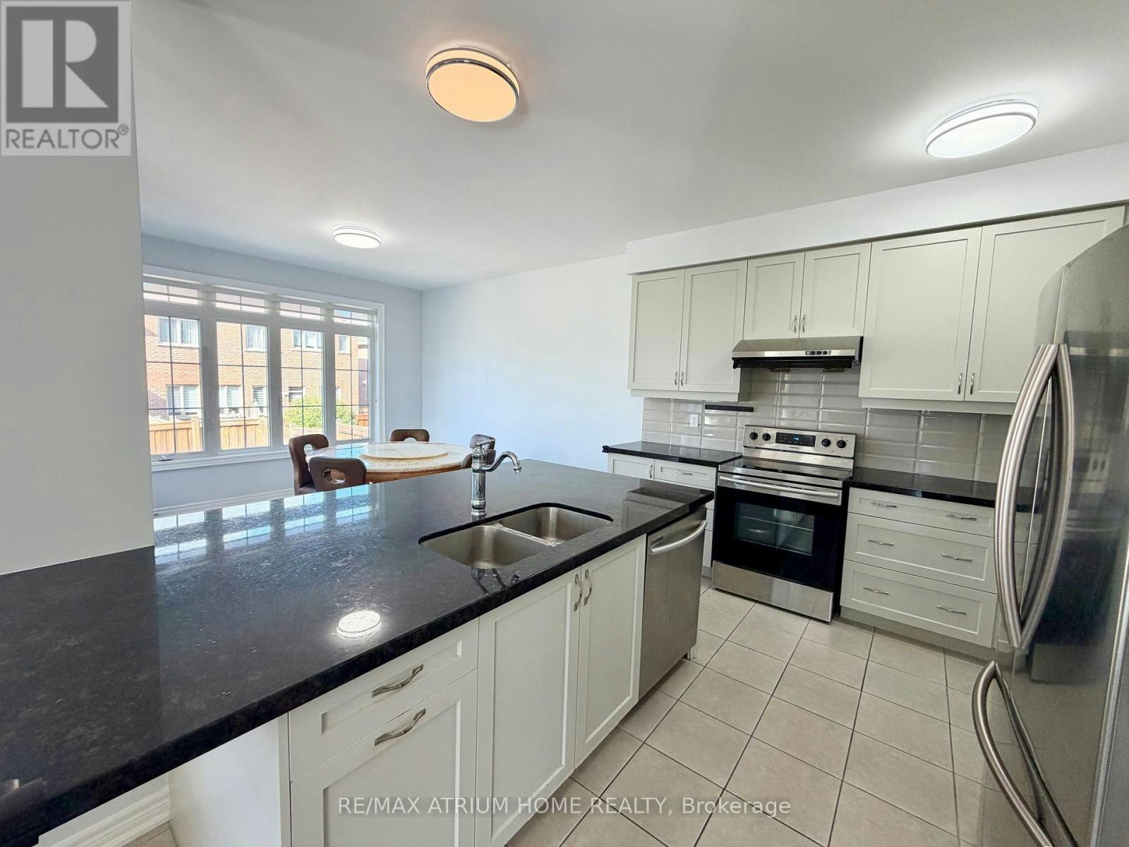 22 Duggan Street, Aurora, ON, L4G 0Y9 - 12