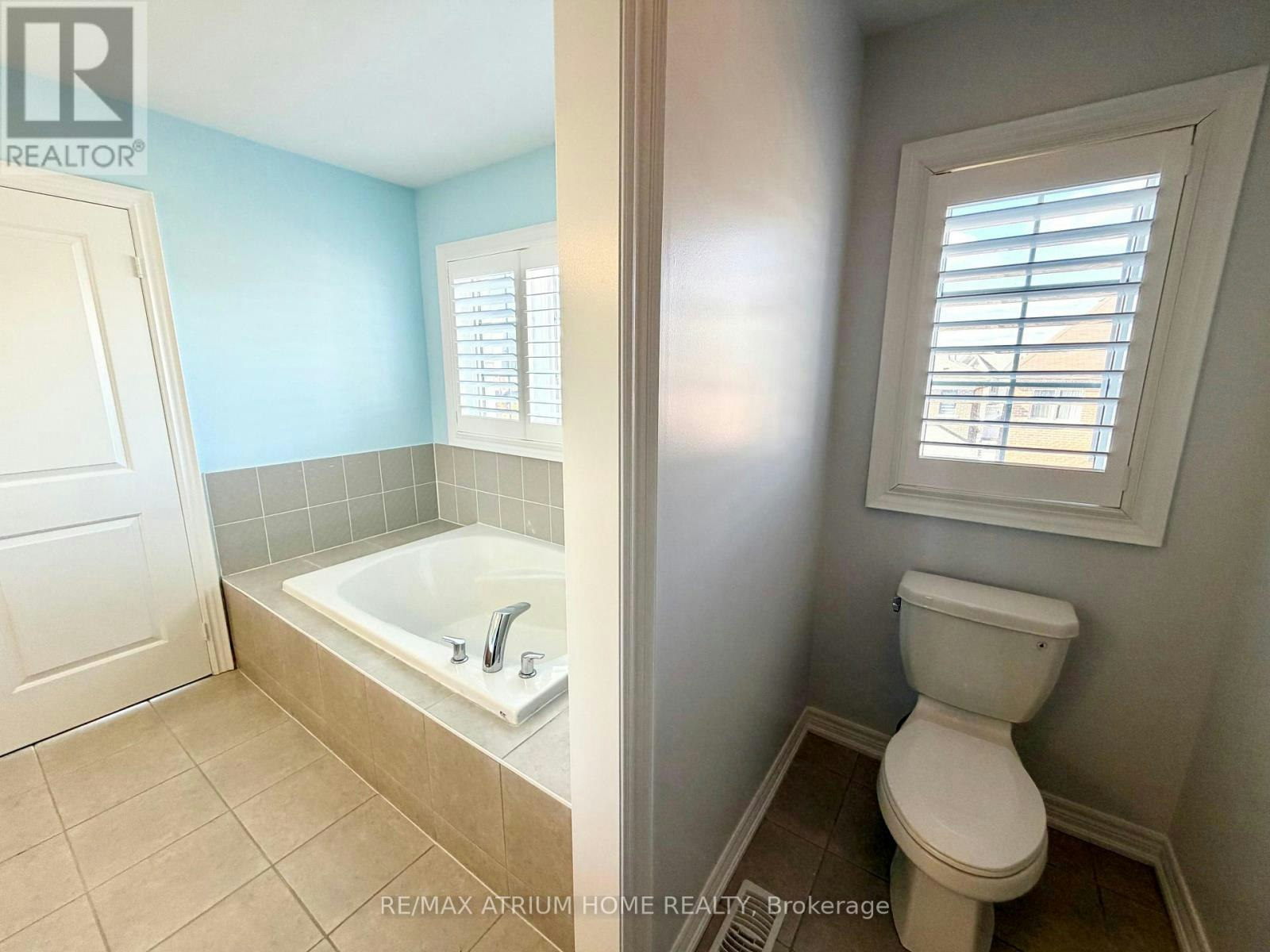 22 Duggan Street, Aurora, ON, L4G 0Y9 - 24