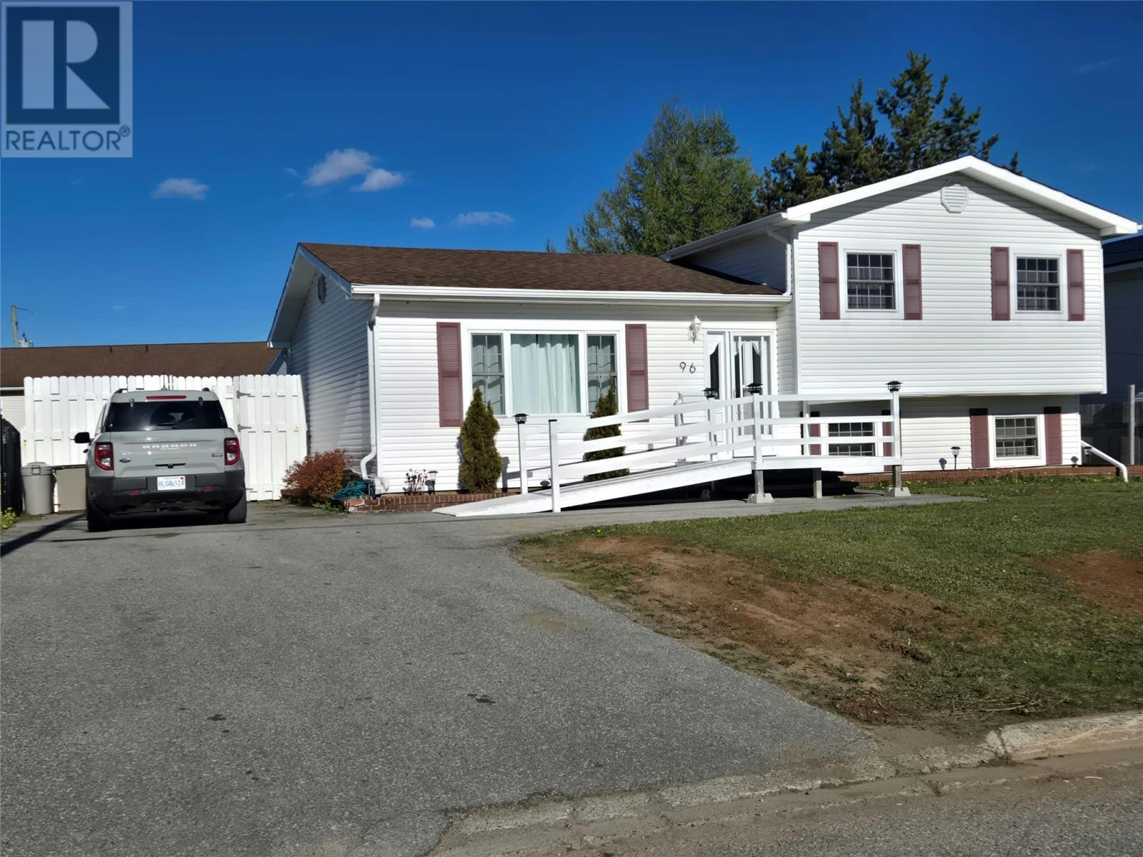 96 Colonial Avenue, Stephenville, NL, A2N 1Y9