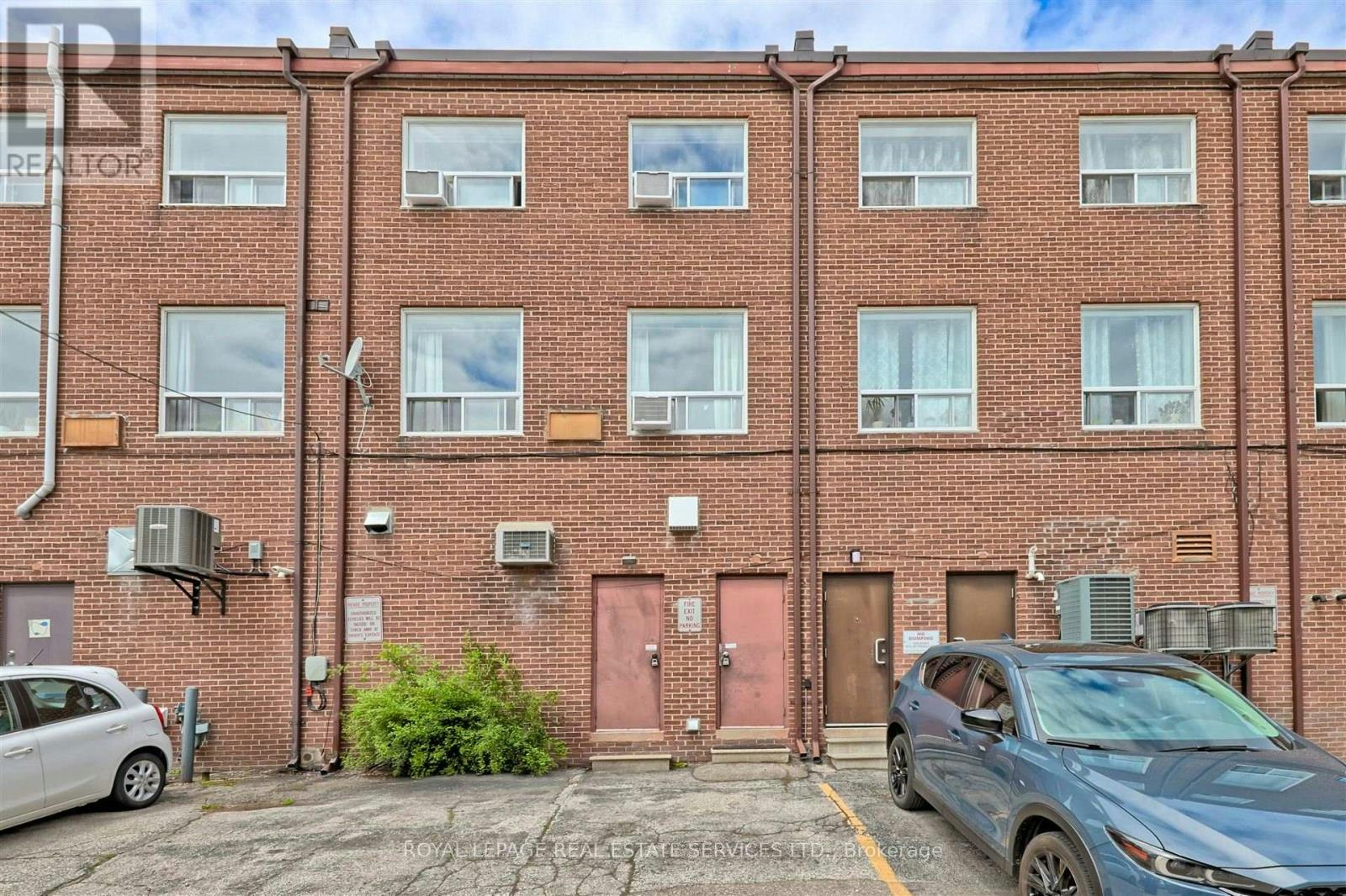BACK-2875 Bloor Street W, Toronto, ON, M8X 1B3 - 15