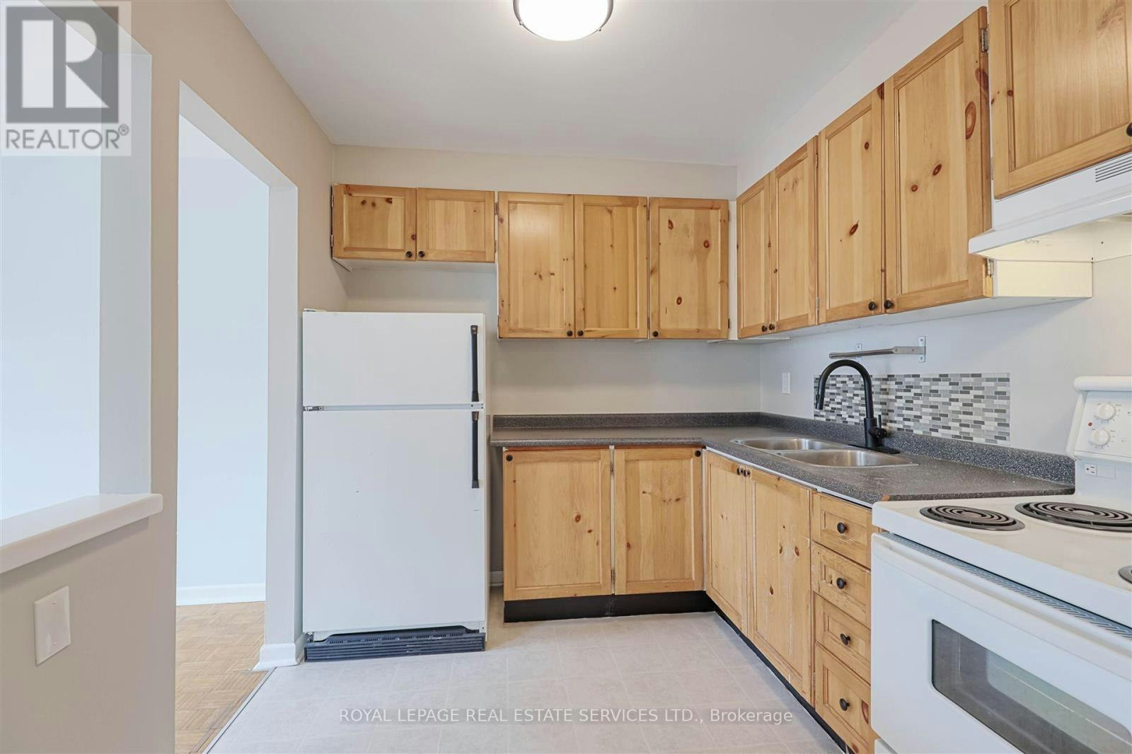 BACK-2875 Bloor Street W, Toronto, ON, M8X 1B3 - 6