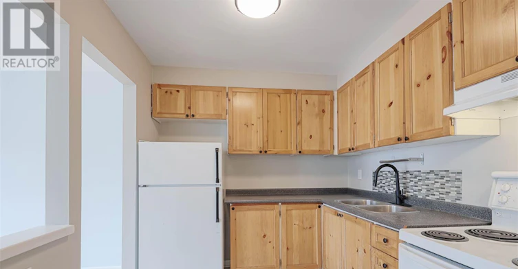 BACK-2875 Bloor Street W, Toronto, ON, M8X 1B3 - 6