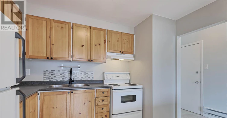 BACK-2875 Bloor Street W, Toronto, ON, M8X 1B3 - 7