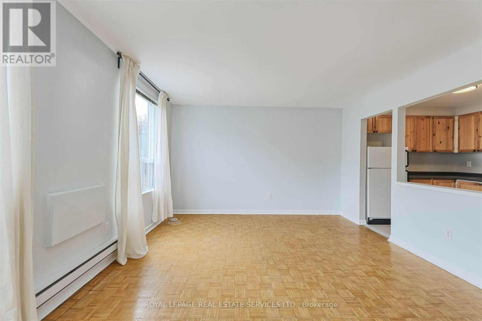 BACK-2875 Bloor Street W, Toronto, ON, M8X 1B3 - 4