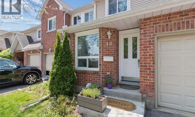 10-180 Highland Crescent