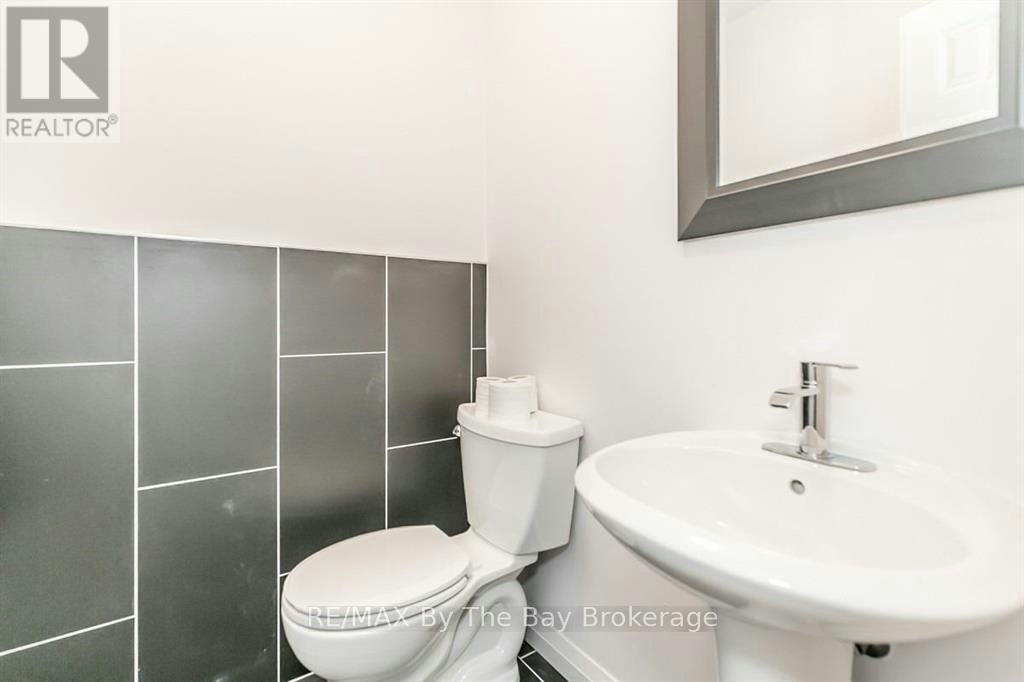 345 Ferndale Drive S, Barrie, ON, L4N 9Y6 - 7