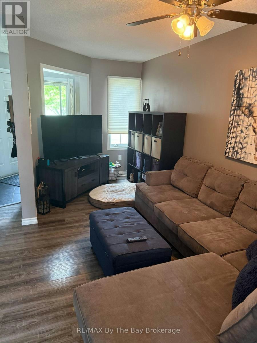 345 Ferndale Drive S, Barrie, ON, L4N 9Y6 - 2