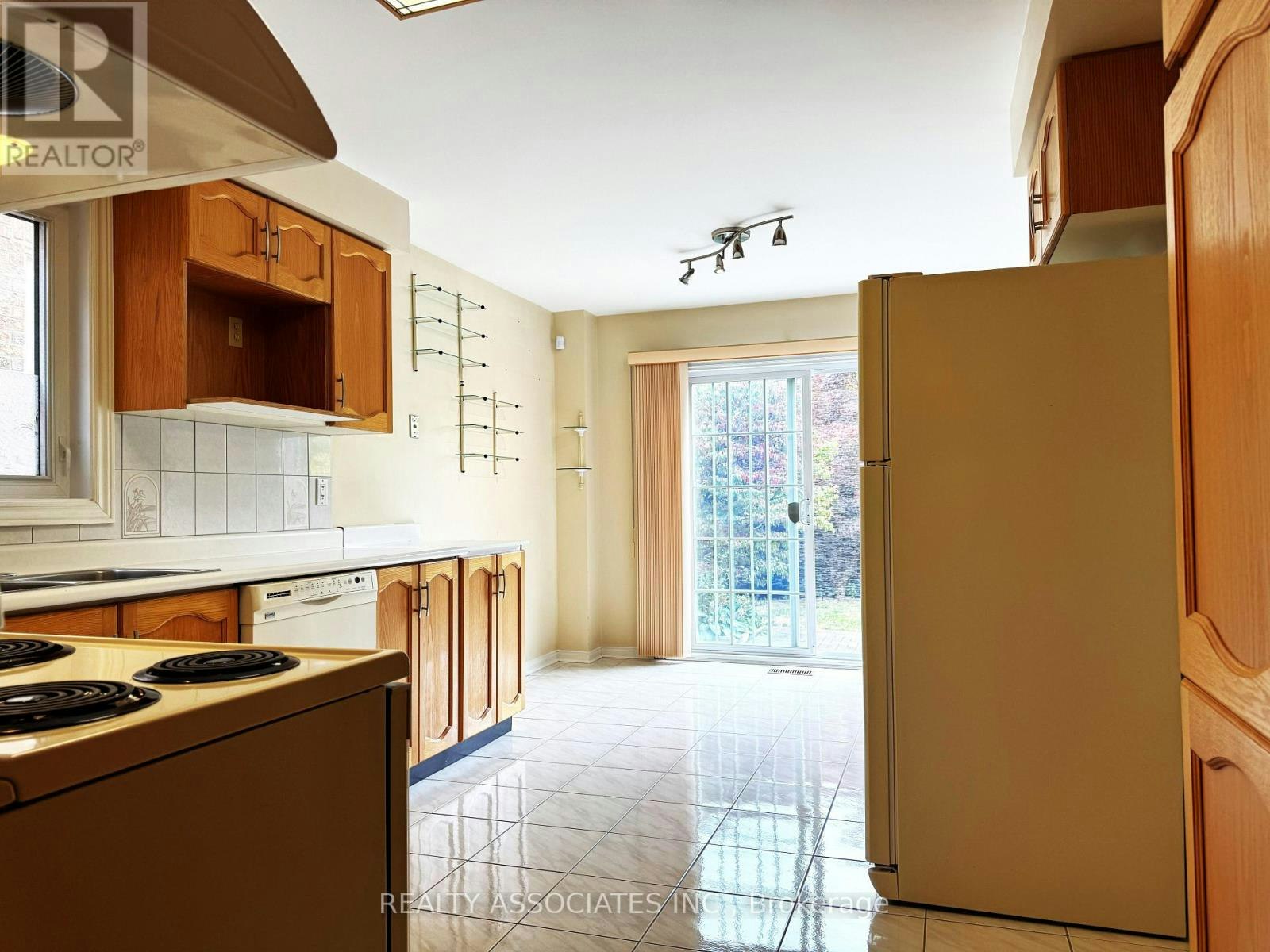 5577 Haddon Hall Road, Mississauga, ON, L5M 5G4 - 4