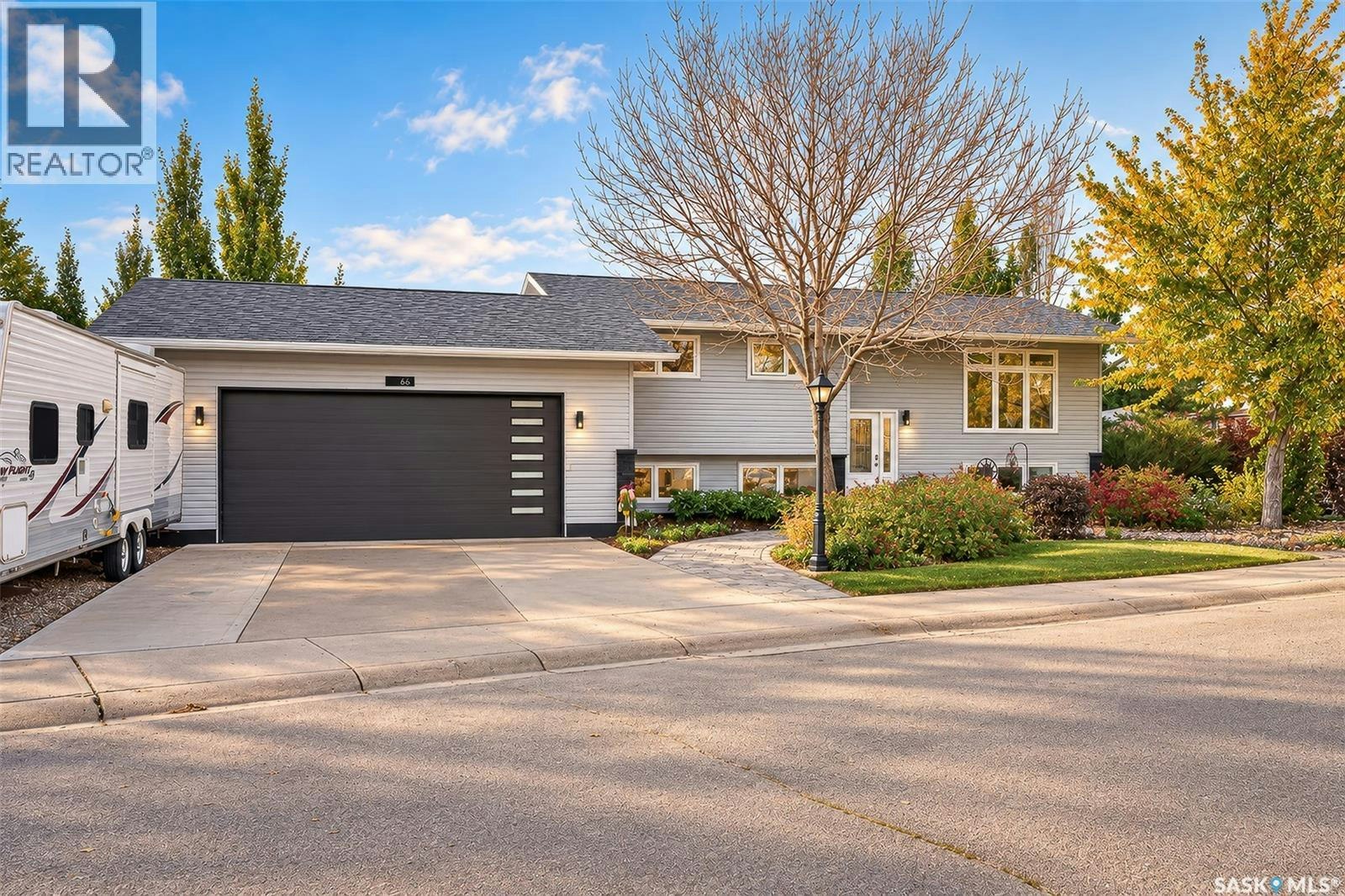 66 Edelweiss Crescent, Moose Jaw, SK, S6J 1E5