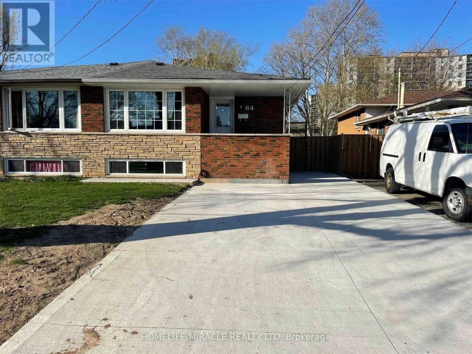 BSMT-64 Gainsborough Road, Hamilton, ON, L8E 1E1 - 2