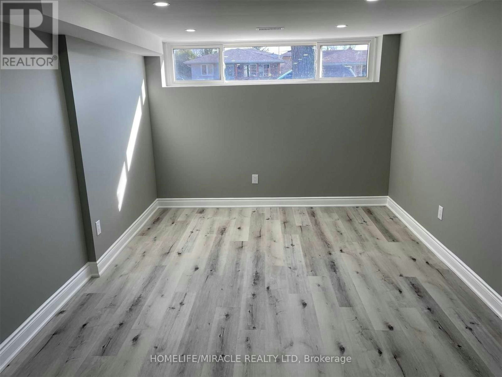 BSMT-64 Gainsborough Road, Hamilton, ON, L8E 1E1 - 11