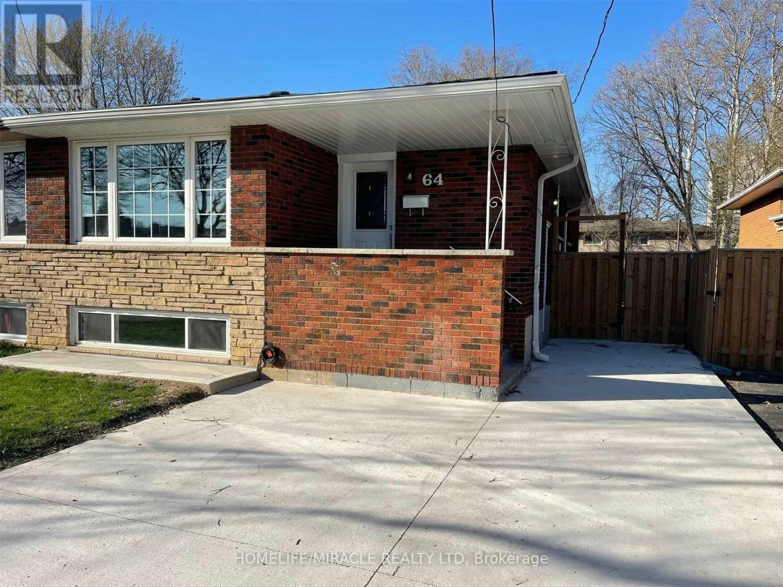 BSMT-64 Gainsborough Road, Hamilton, ON, L8E 1E1
