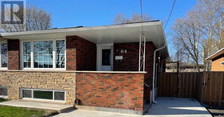 BSMT-64 Gainsborough Road, Hamilton, ON, L8E 1E1