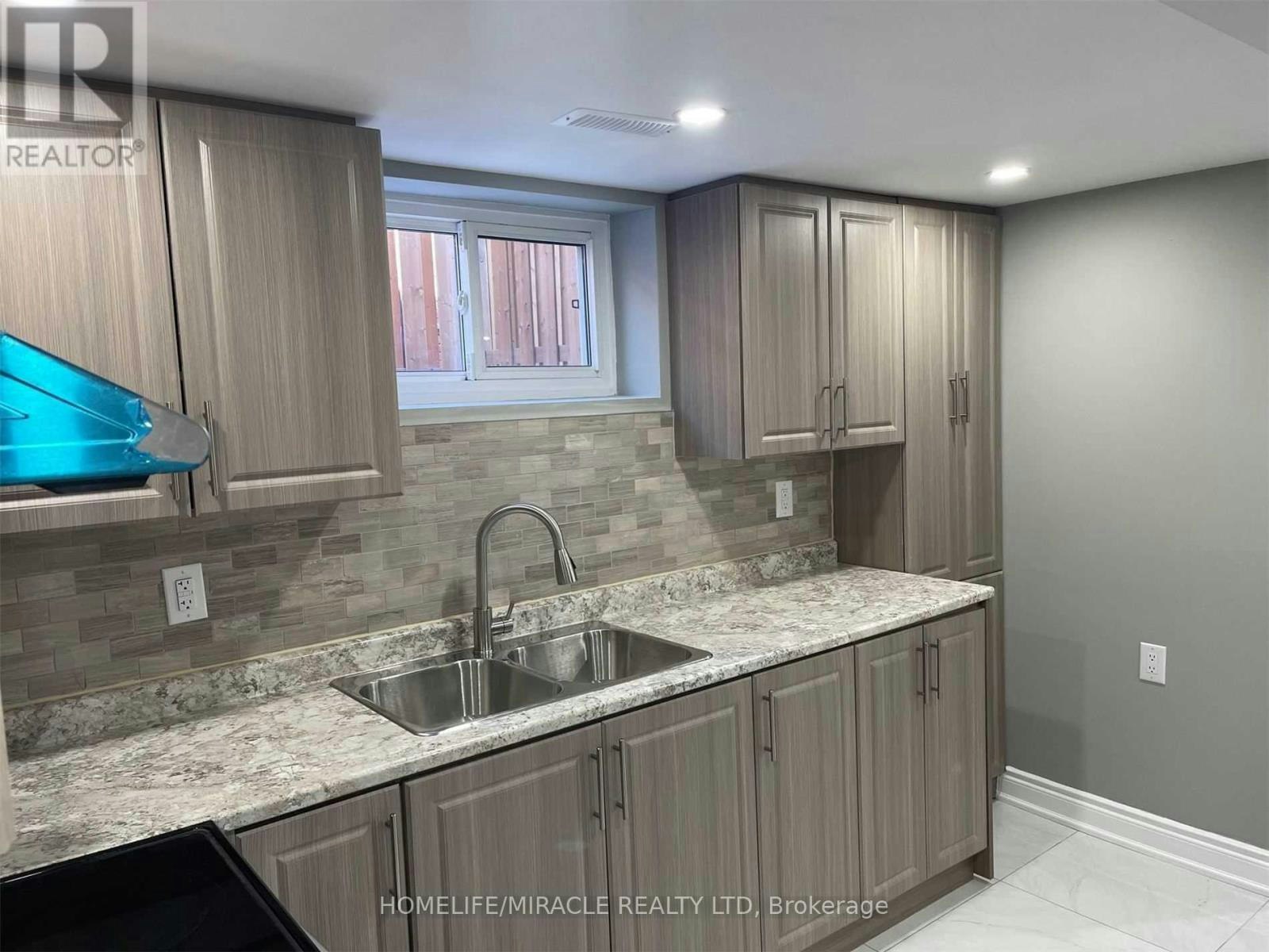 BSMT-64 Gainsborough Road, Hamilton, ON, L8E 1E1 - 9