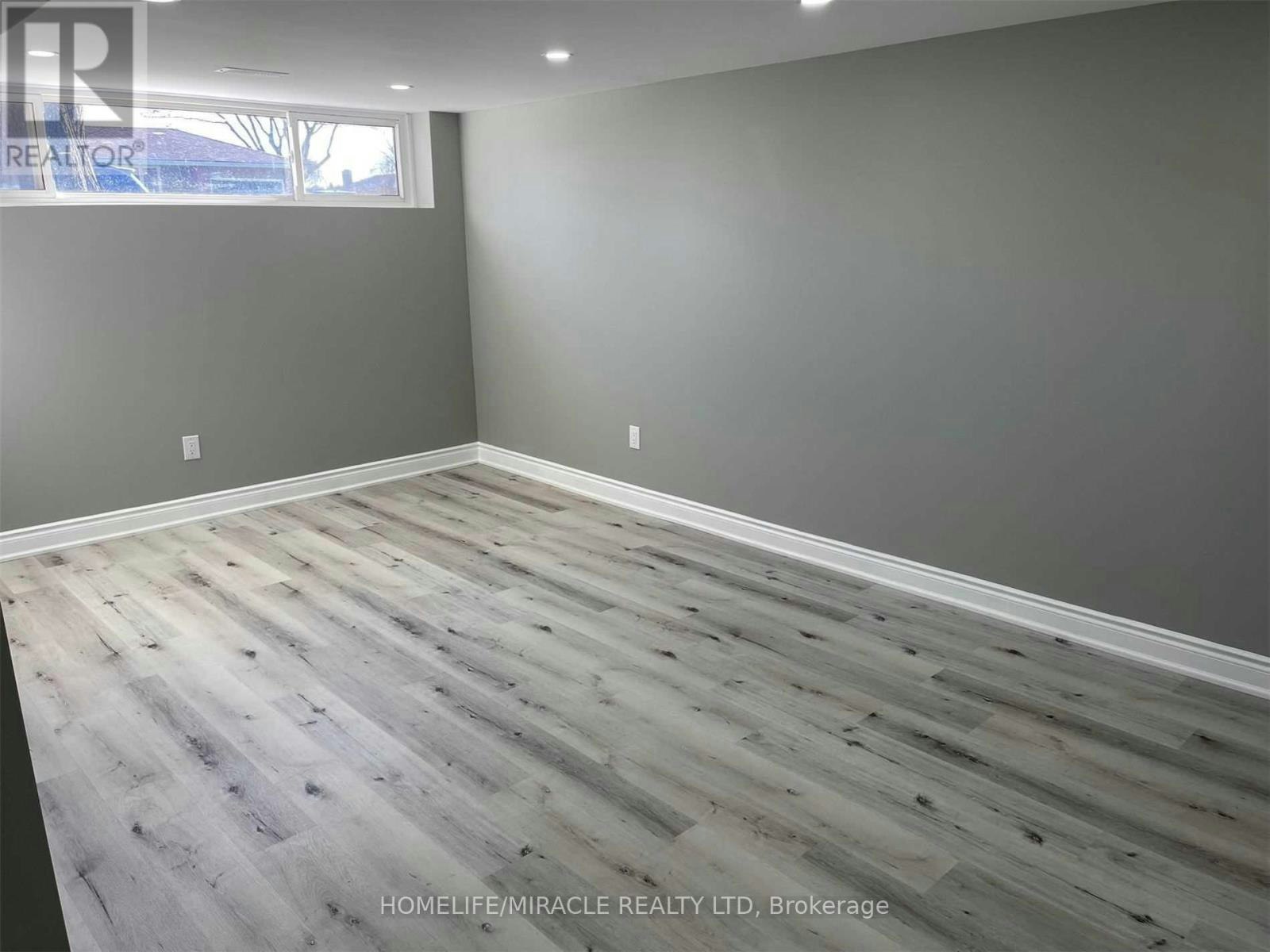 BSMT-64 Gainsborough Road, Hamilton, ON, L8E 1E1 - 12