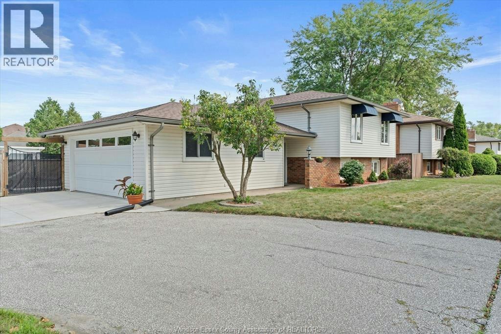 2402 St. Alphonse Avenue, Tecumseh, ON, N8N 2W9
