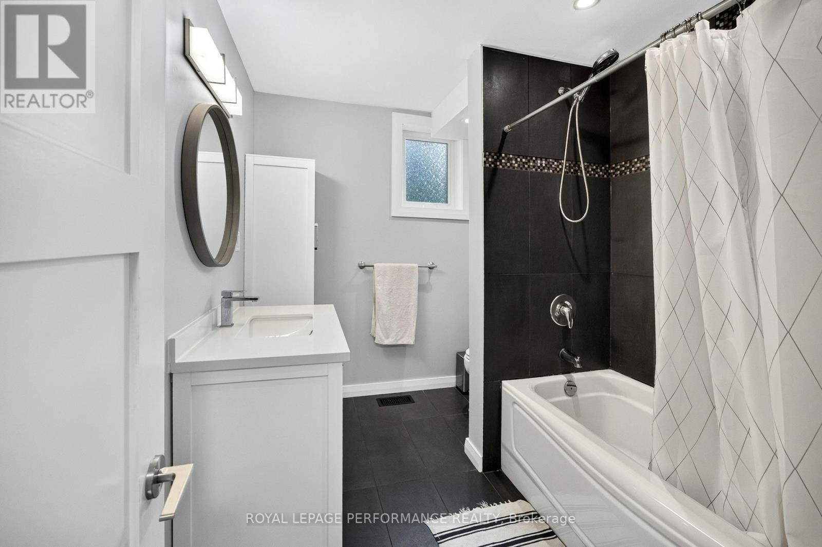 28 Burnbank Street, Ottawa, ON, K2G 0H4 - 19