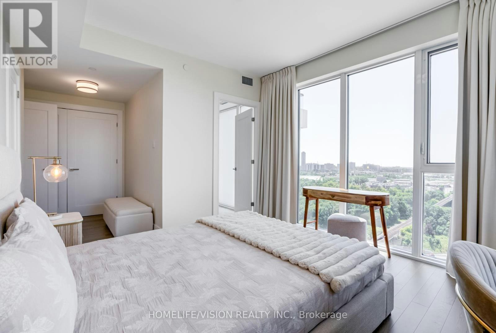 1810-30 Inn ON The Park Drive, Toronto, ON, M3C 0P7 - 25