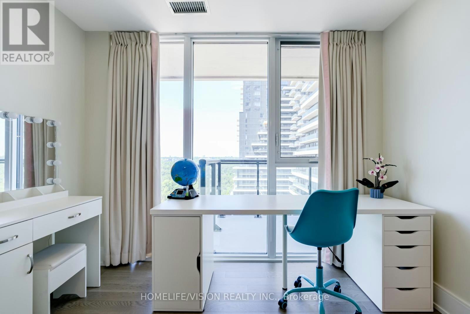 1810-30 Inn ON The Park Drive, Toronto, ON, M3C 0P7 - 36
