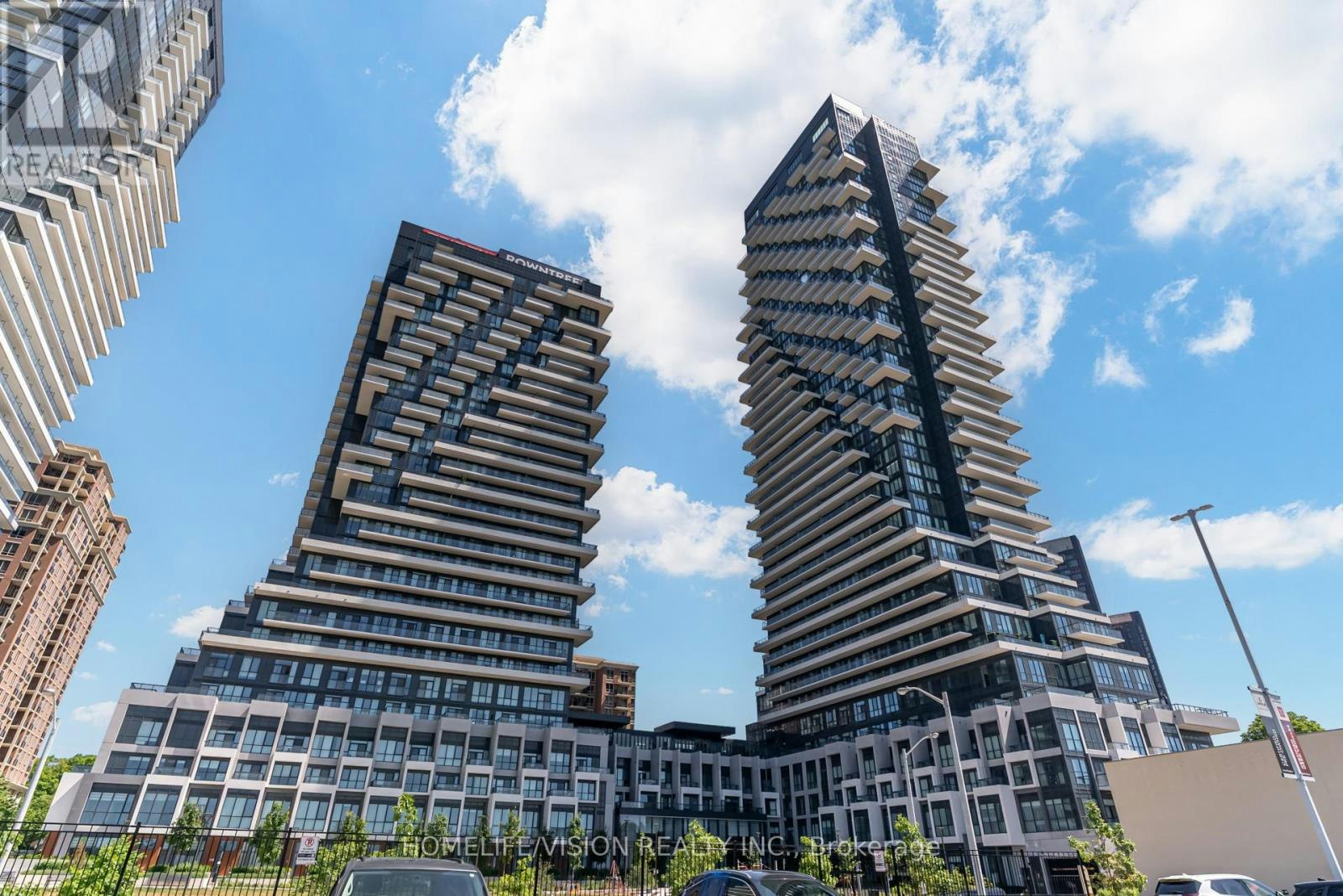 1810-30 Inn ON The Park Drive, Toronto, ON, M3C 0P7