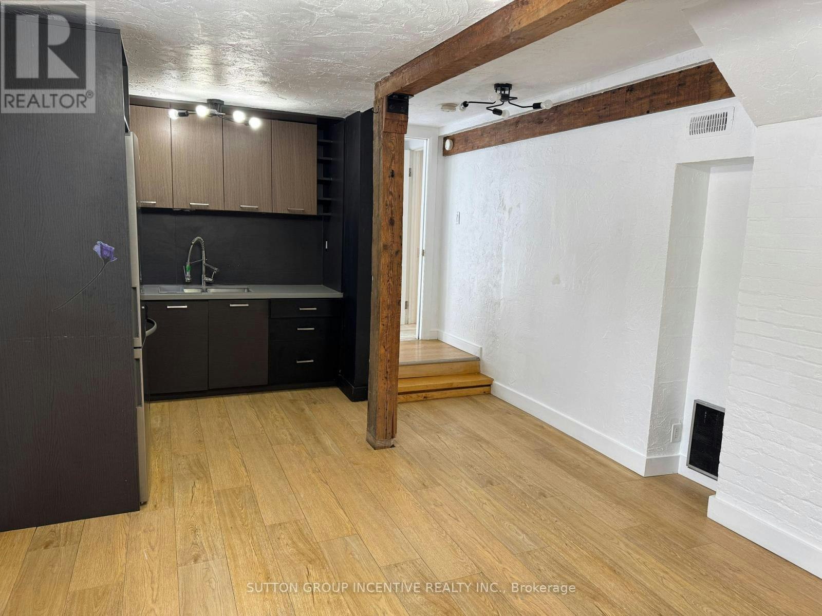 LOWER 2-233 Ellerslie Avenue, Toronto, ON, M2N 1Y3