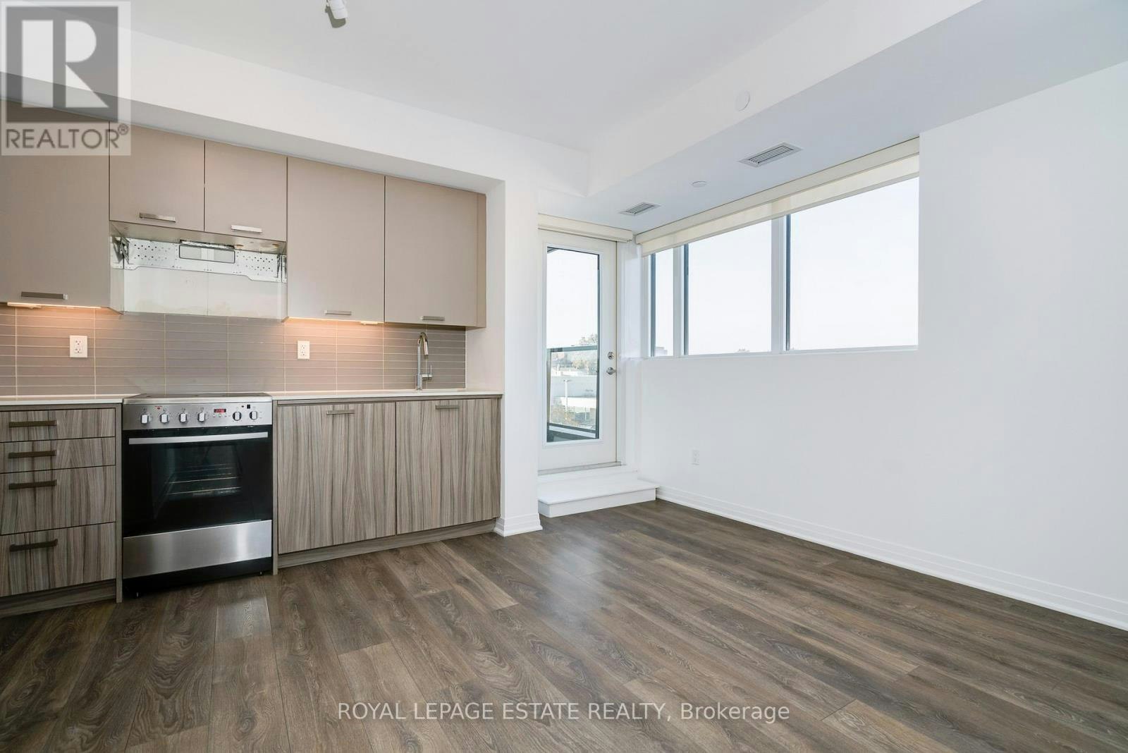 304-2301 Danforth Avenue, Toronto, ON, M4C 0A7 - 2