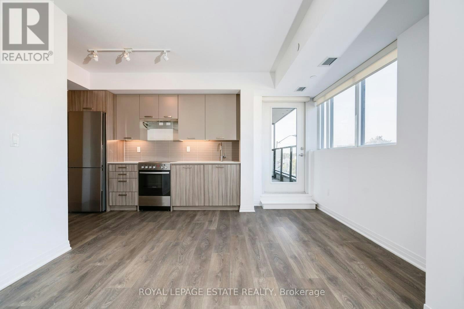 304-2301 Danforth Avenue, Toronto, ON, M4C 0A7 - 3
