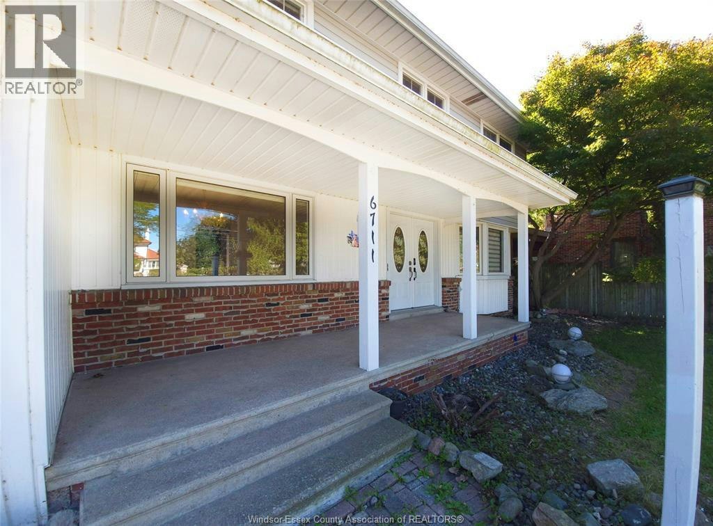 6711 Riverside Drive, Windsor, ON, N8S 1C1 - 4