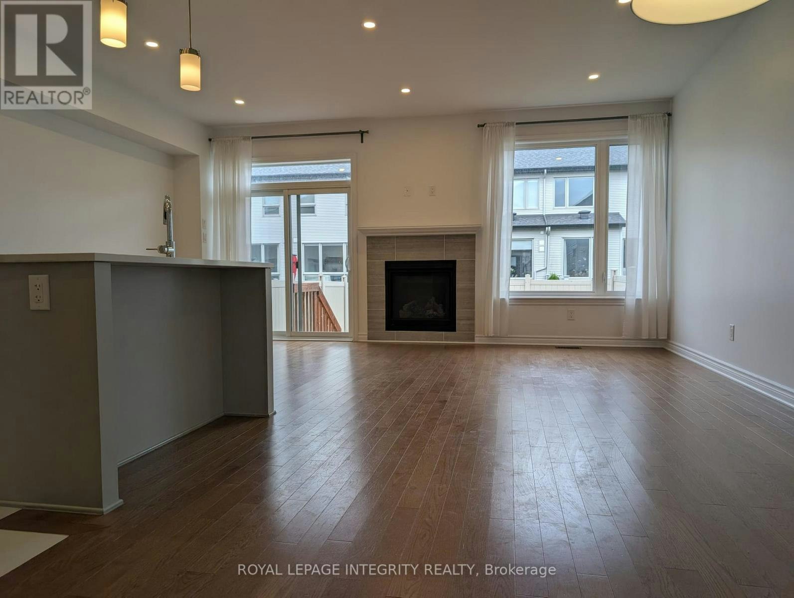 15 Brixton Way, Ottawa, ON, K2S 2N9 - 3