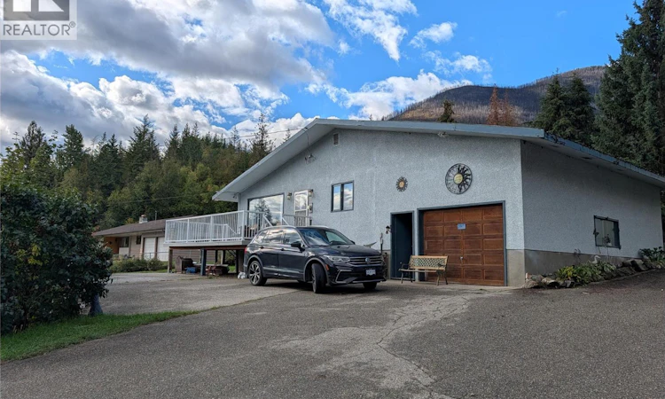 8893 Holding Road