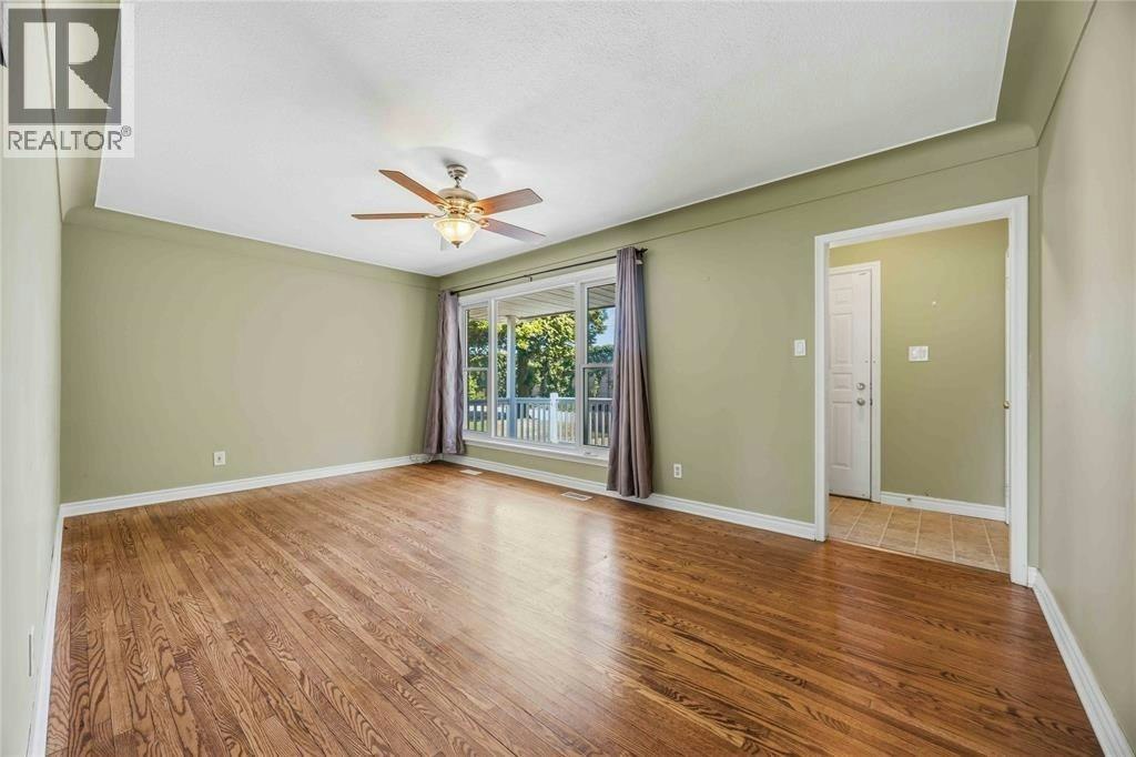 UPPER-993 Highway Drive, Sarnia, ON, N7S 1X4 - 2