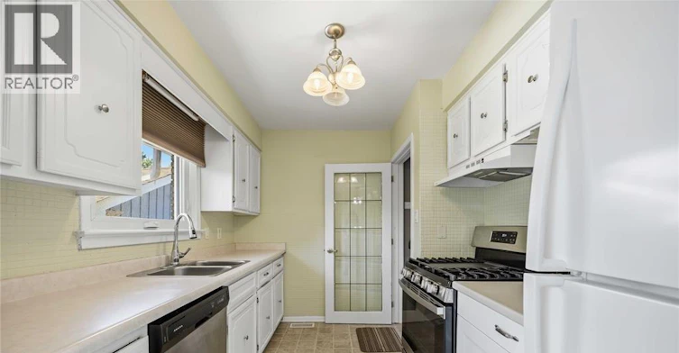 UPPER-993 Highway Drive, Sarnia, ON, N7S 1X4 - 8