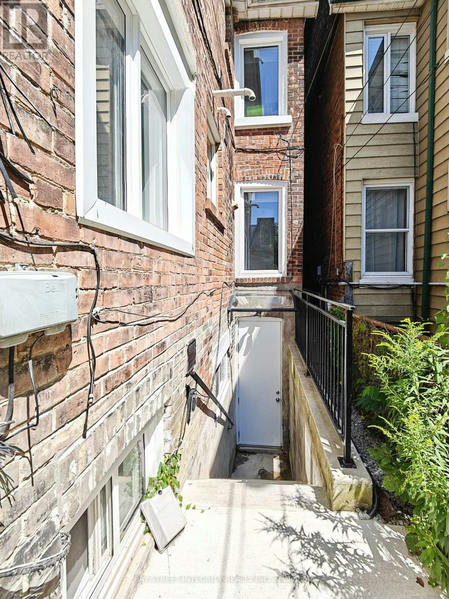 LOWER-598 Crawford Street, Toronto, ON, M6G 3K2 - 14