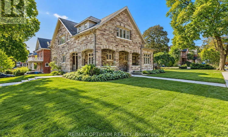 916 Queenston Road