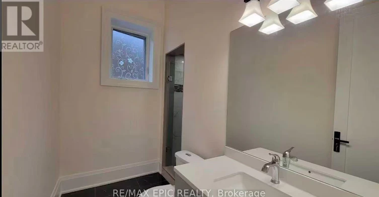 36 Sussex Avenue, Richmond Hill, ON, L4C 2E6 - 5