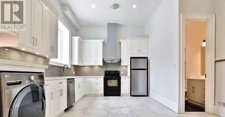 36 Sussex Avenue, Richmond Hill, ON, L4C 2E6 - 4