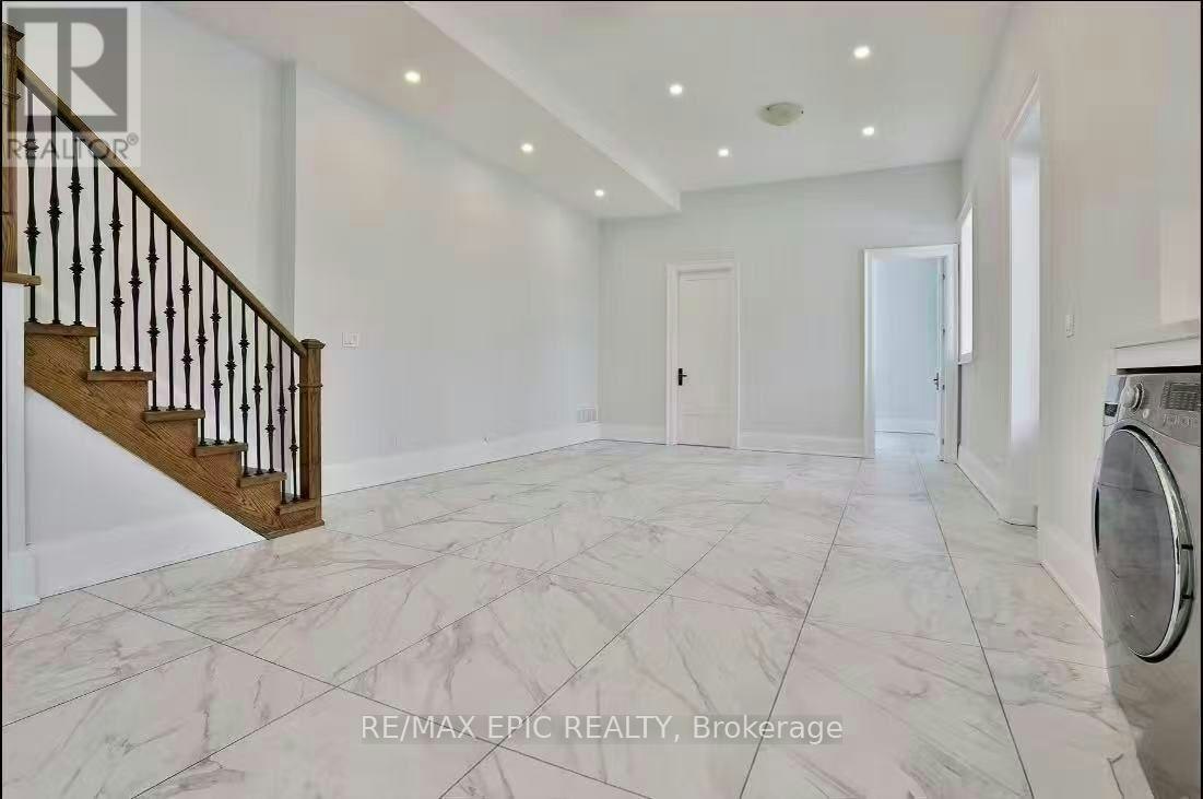 36 Sussex Avenue, Richmond Hill, ON, L4C 2E6 - 2