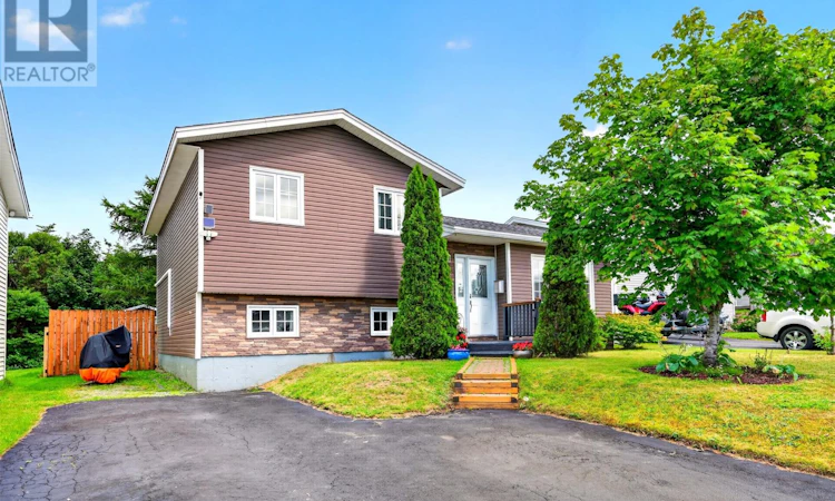 12 Leger Crescent
