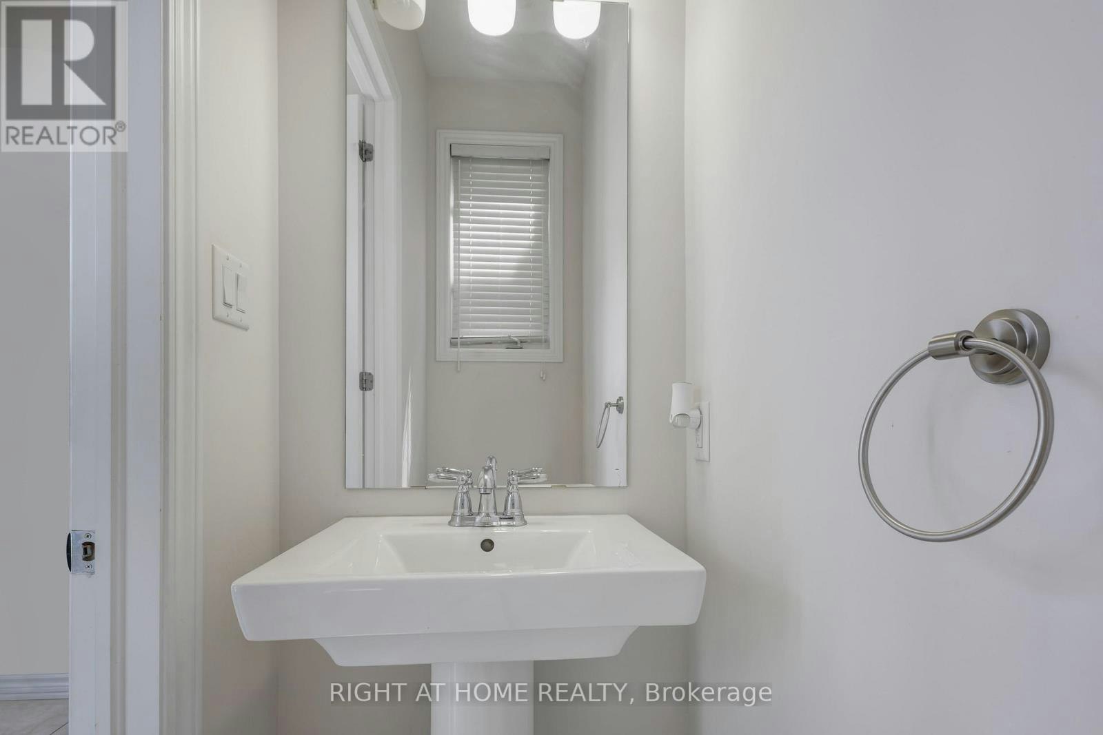 209 Rivertree Street, Ottawa, ON, K2M 0J4 - 4