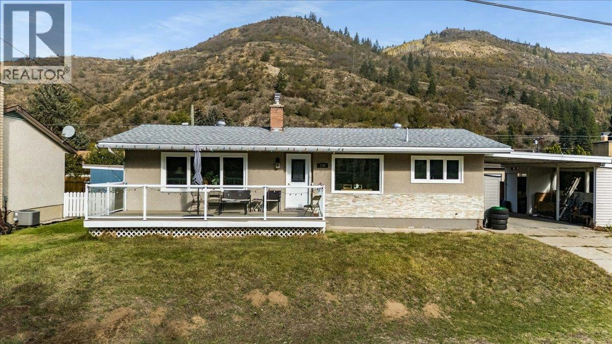 290 8th Avenue, Montrose, BC, V0G 1P0