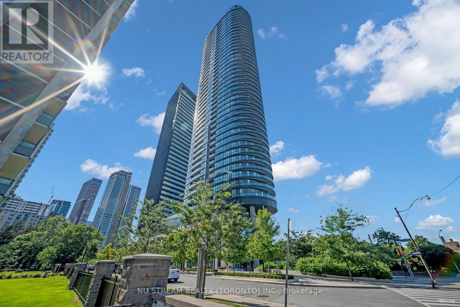 516-585 Bloor Street E, Toronto, ON, M4W 0B3