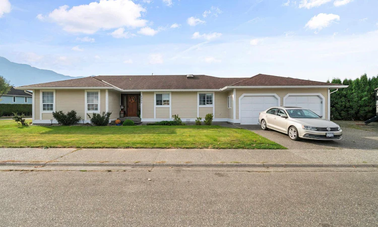 6900 Oakwood Drive